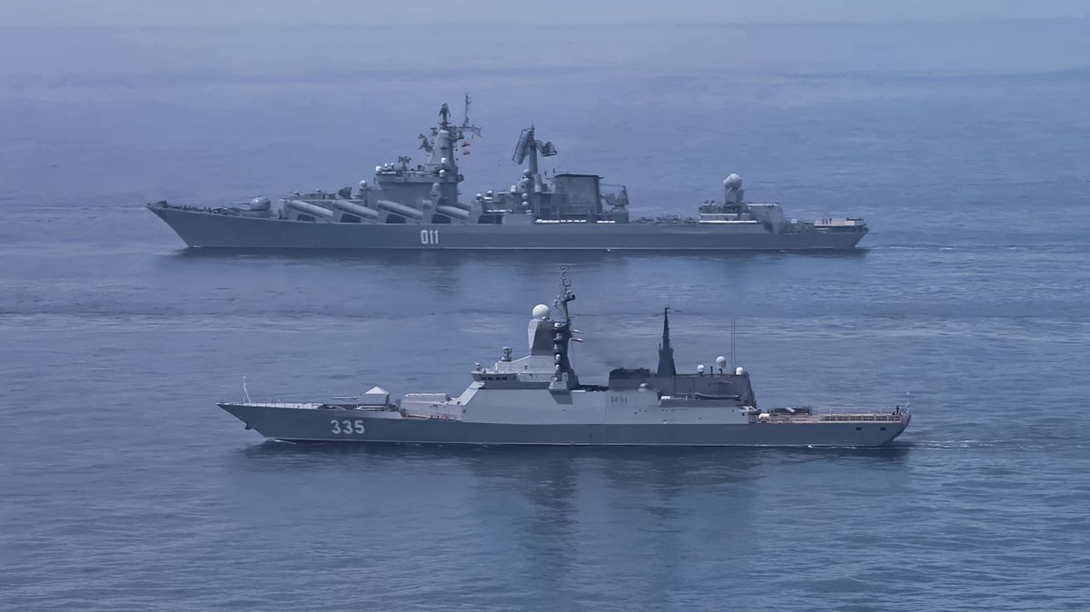 В акваториях Тихого и Северного Ледовитого океанов проходят учения ВМФ