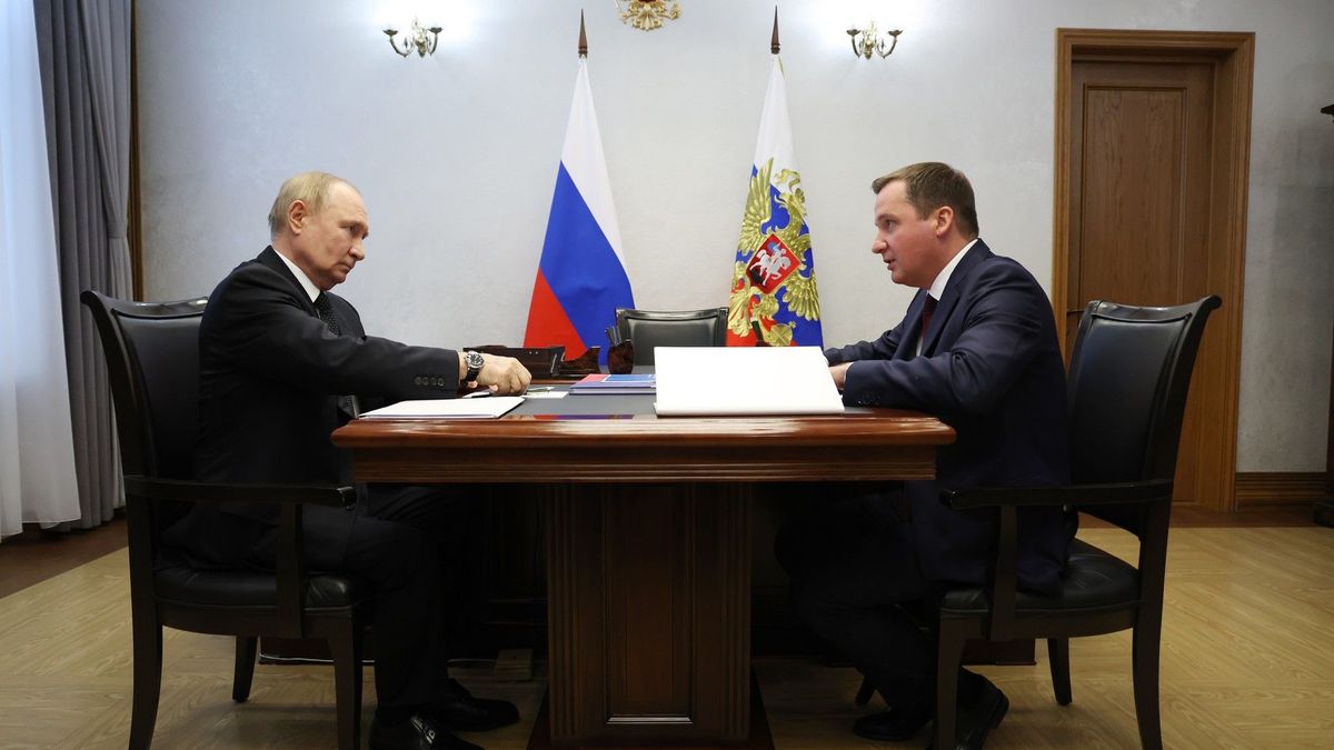 Arkhangelsk Region Governor Alexander Tsybulsky during a meeting with President Vladimir Putin