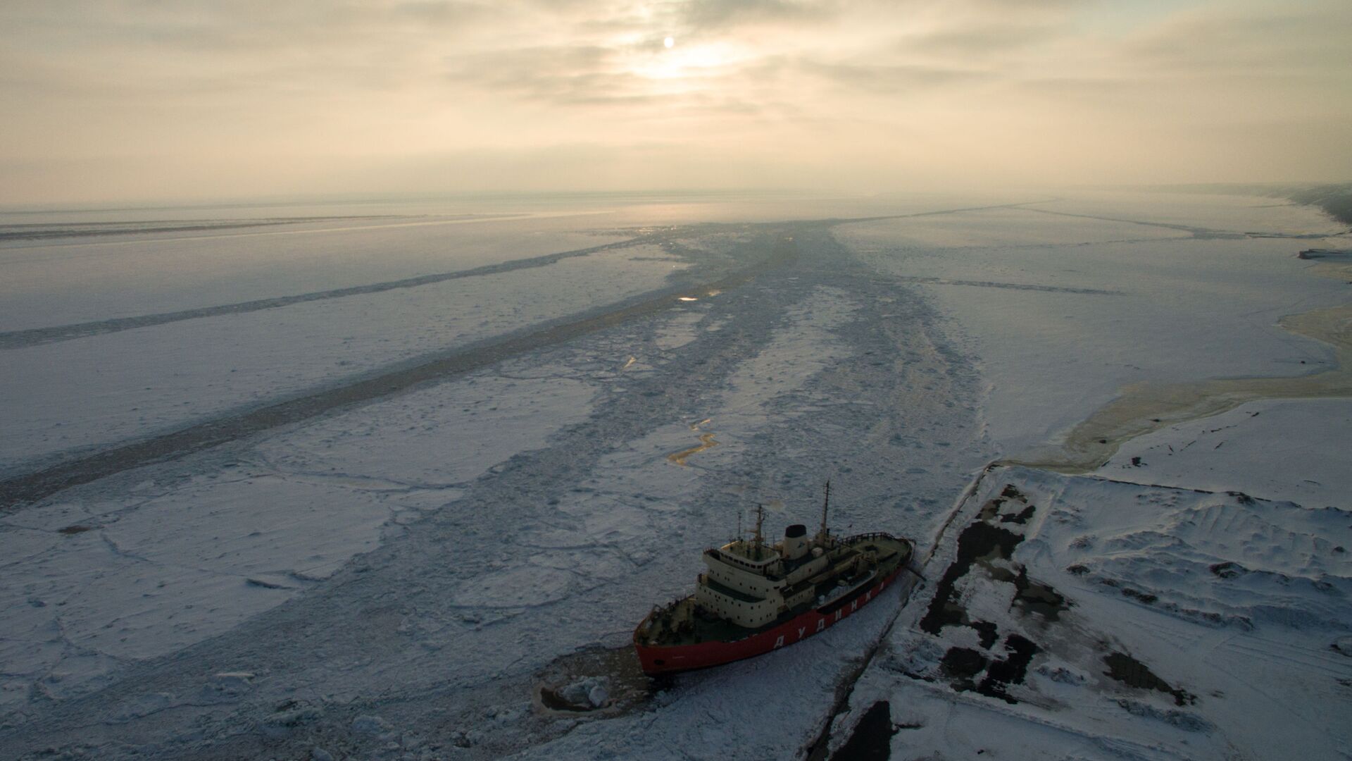 Russia to expand Far Eastern and Arctic navigation, boosting capacity of local ports - РИА Новости, 1920, 04.09.2025