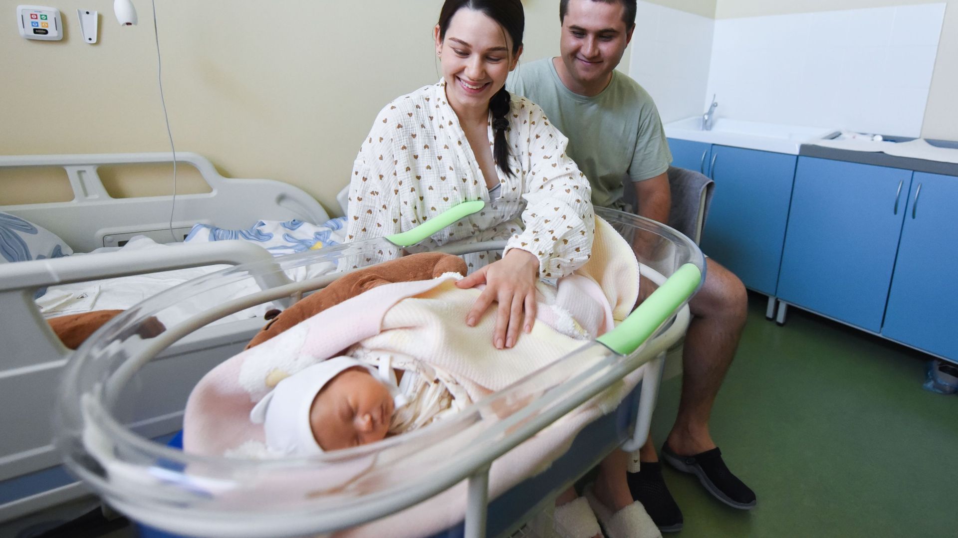 Yamal-Nenets Autonomous Area modifies regulations for paying maternity capital to families from new regions - РИА Новости, 1920, 09.09.2025
