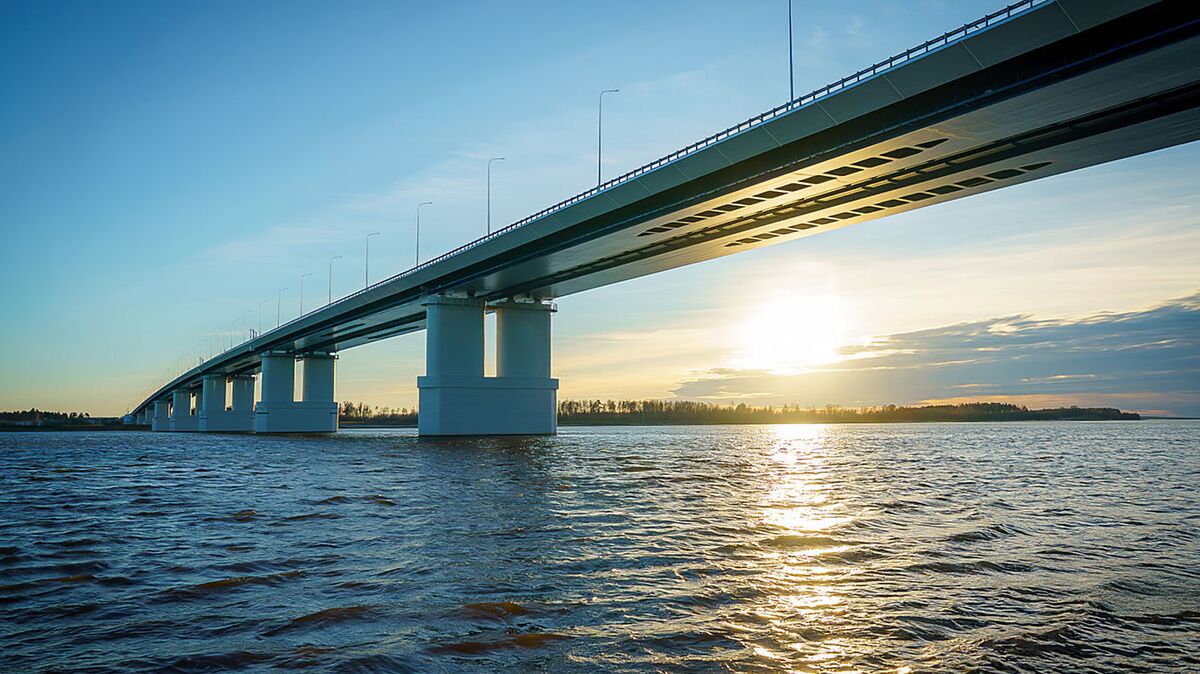 A new bridge across the Ob is now open to traffic in Surgut