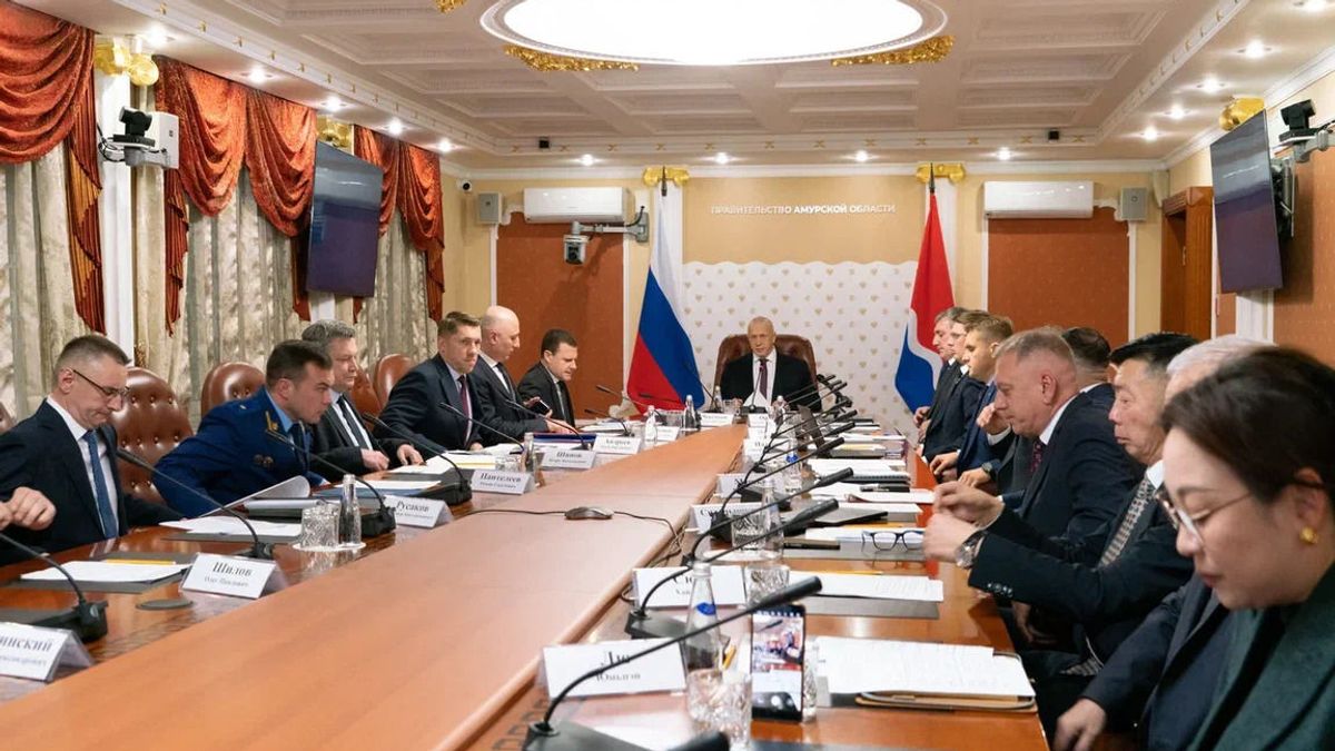 Presidential Envoy to the Far Eastern Federal District chairs meeting on national projects in Primorye Territory