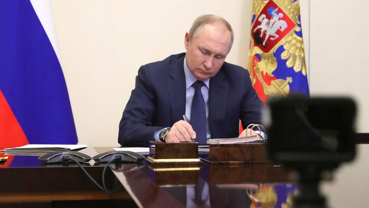 Vladimir Putin renames Council for Defending the National Interests in the Arctic


