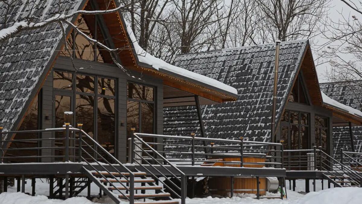 Guest houses of the Dersu Uzala Hunting Lodge tourist camp