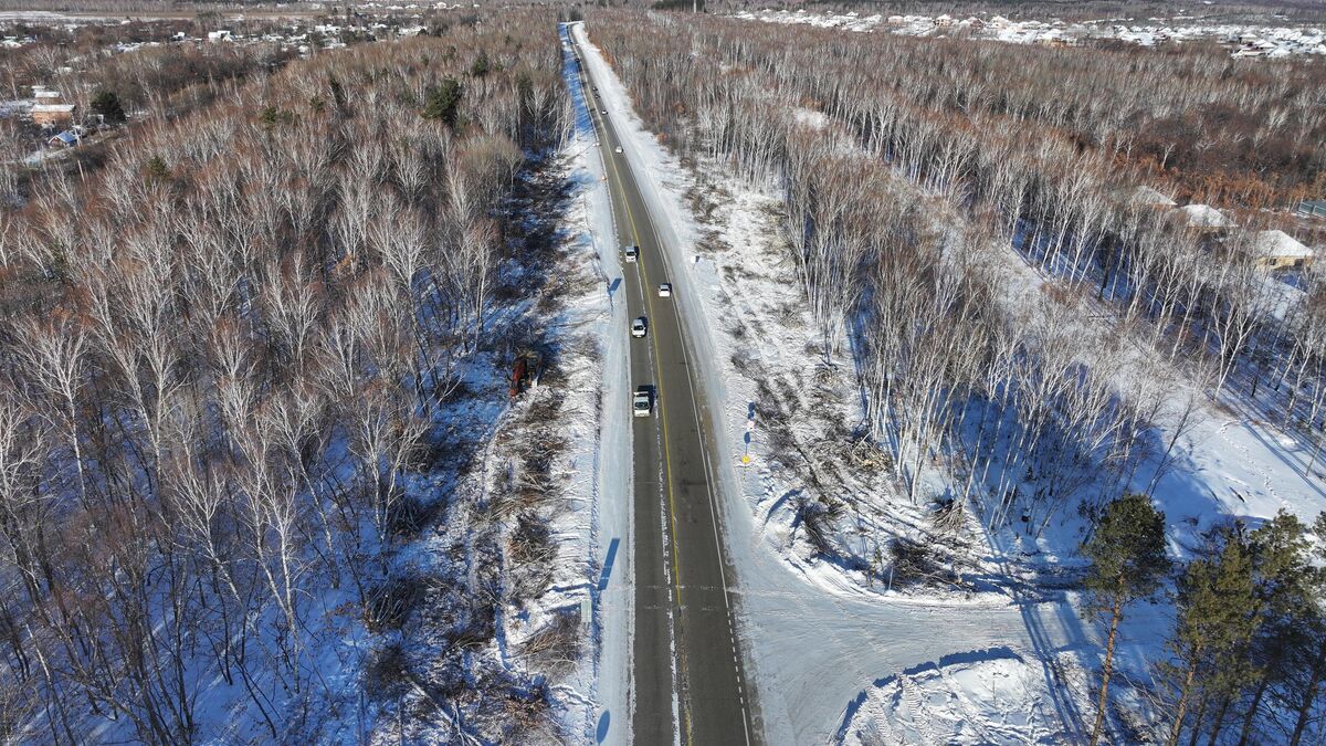 Renovated road to the airport terminal