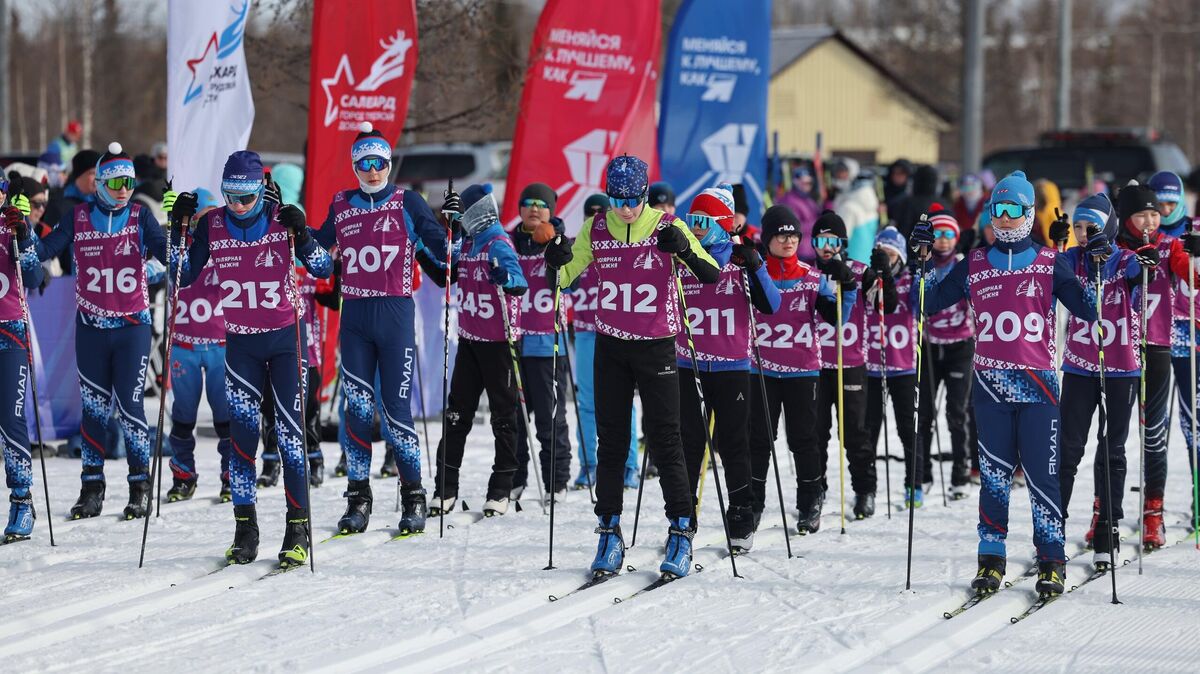 Ski marathon participants