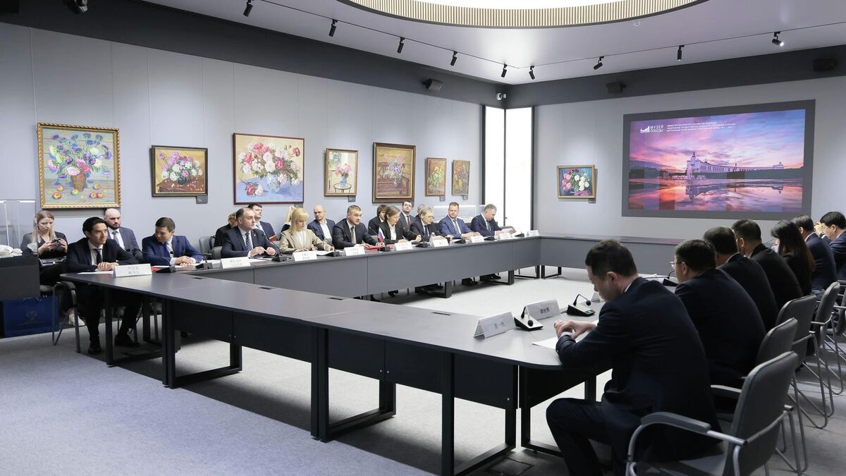 Meeting between Deputy Minister of the Development of the Far East and Arctic Vitaly Altabayev and Xu Xiangguo, Secretary General of the Heilongjiang Provincial Committee of CPC 