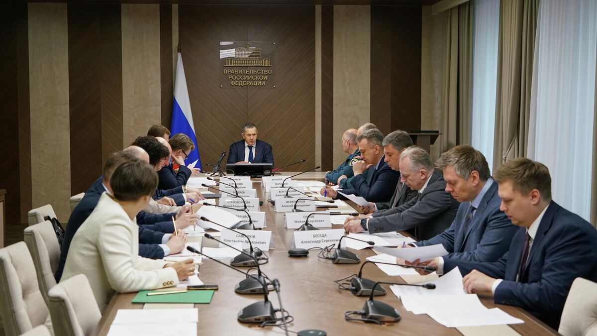 Meeting on removing departmental restrictions during disaster relief operations