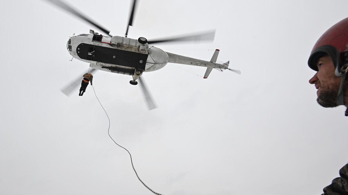 Smoke jumpers during a drill