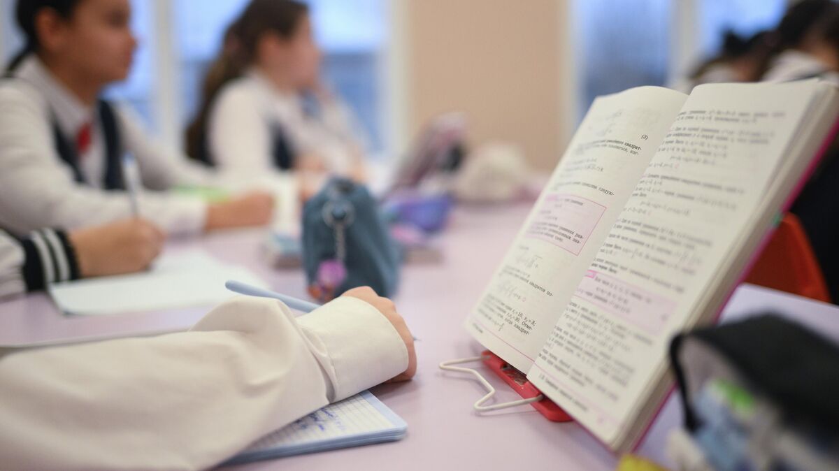 Students at an algebra lesson