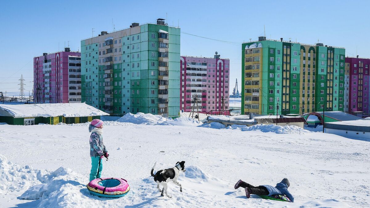 People strolling in the port town of Dudinka