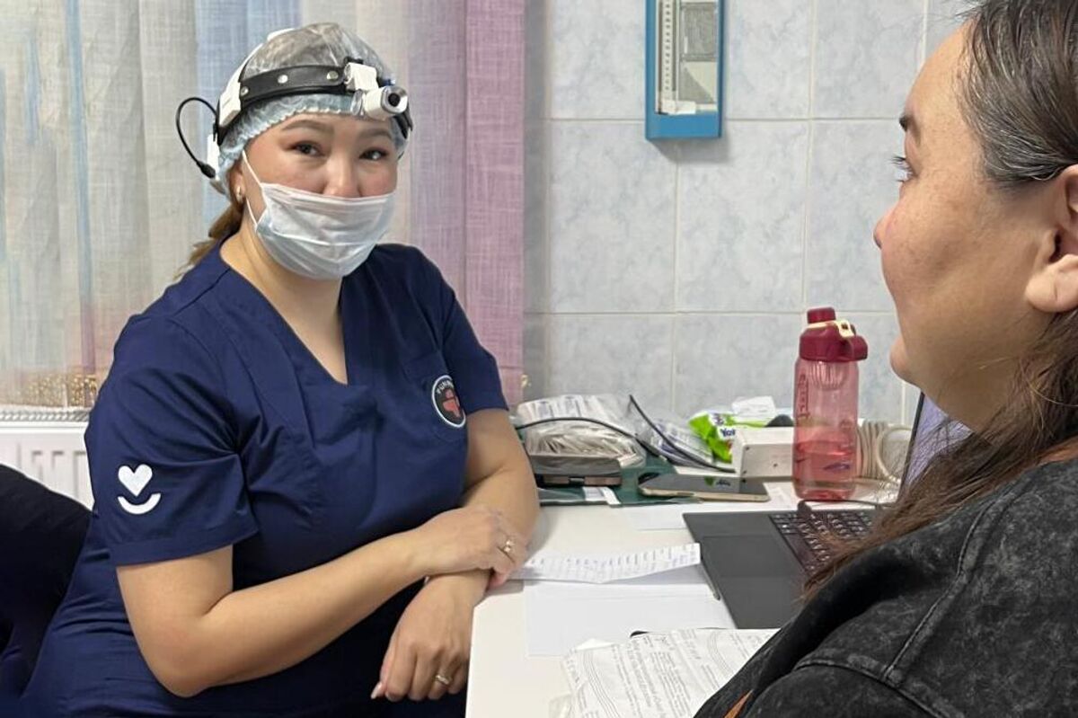 A doctor from a mobile medical team in Yakutia examines a patient