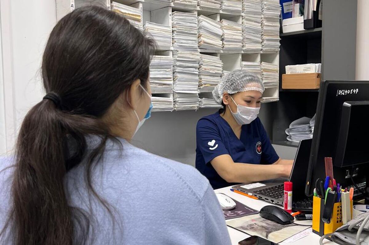 A doctor from a mobile medical team in Yakutia examines a patient
