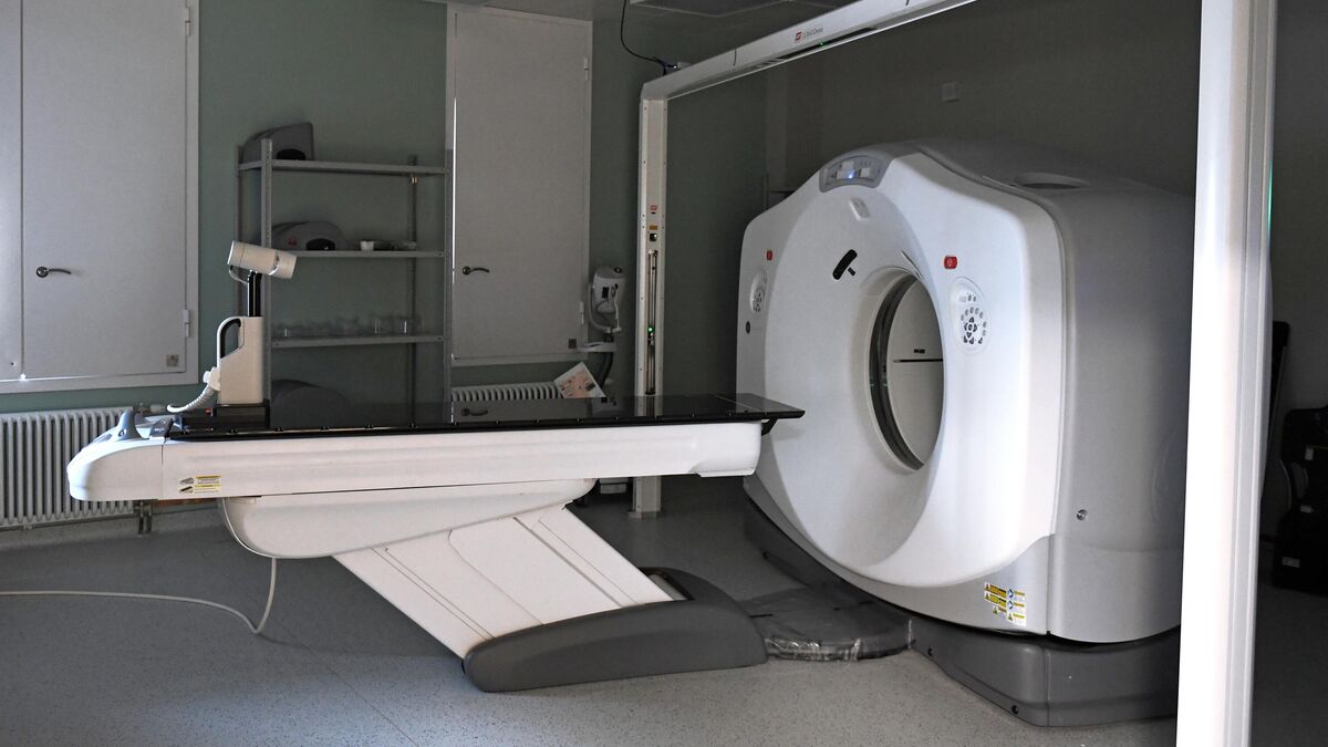 A CAT scan room
