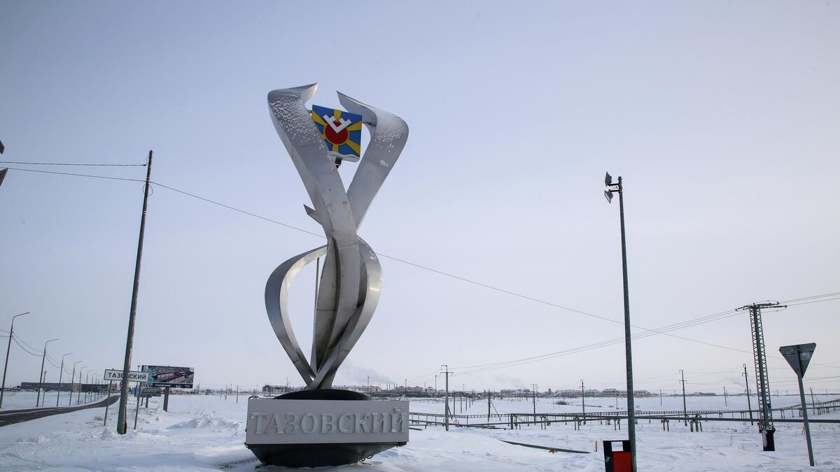 Entrance to the village of Tazovsky