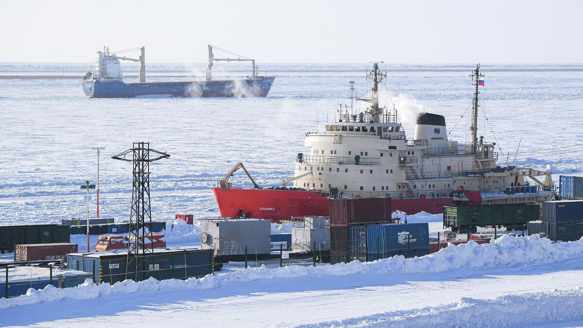 Ships at the sea port of Dudinka