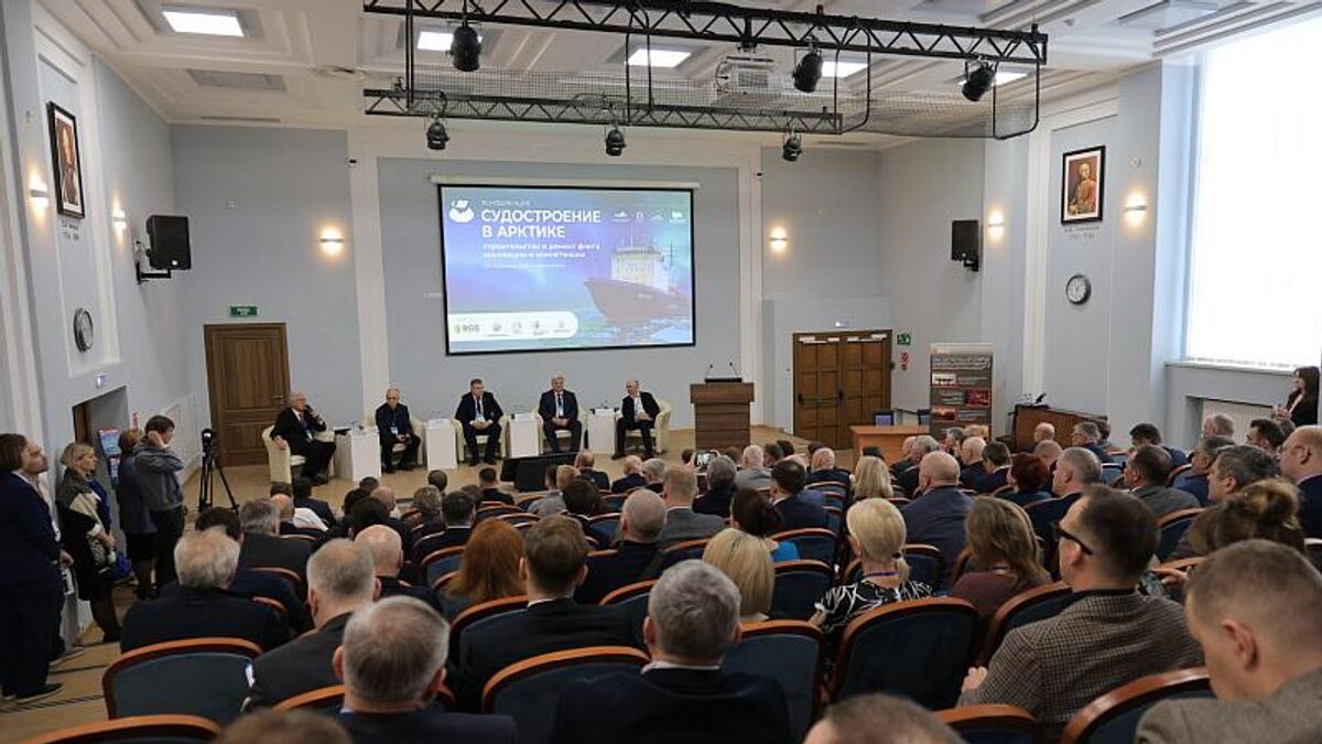 Participants in the 7thInternational Conference Shipbuilding in the Arctic: Fleet Construction and Repair, Innovations and Competencies