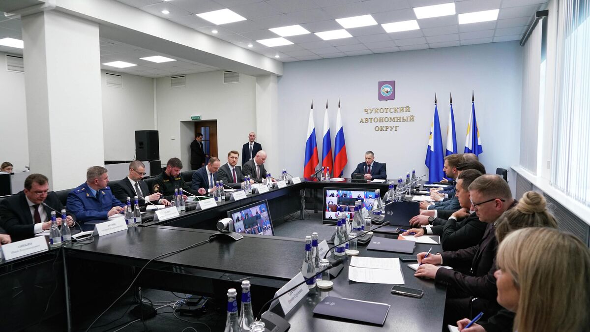 Deputy Prime Minister – Presidential Plenipotentiary Envoy to the Far Eastern Federal District Yury Trutnev at a meeting on the socioeconomic development of the Chukotka Autonomous Area