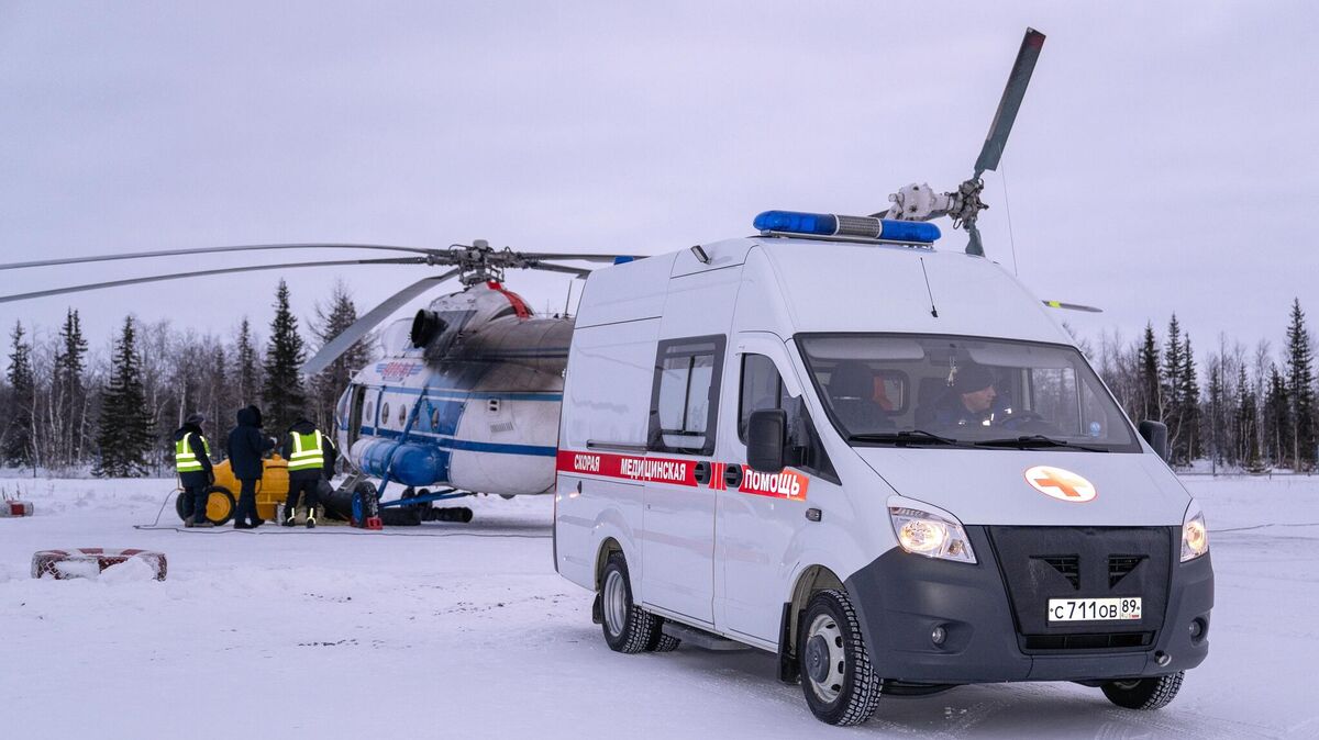 Air ambulance personnel in Yamal