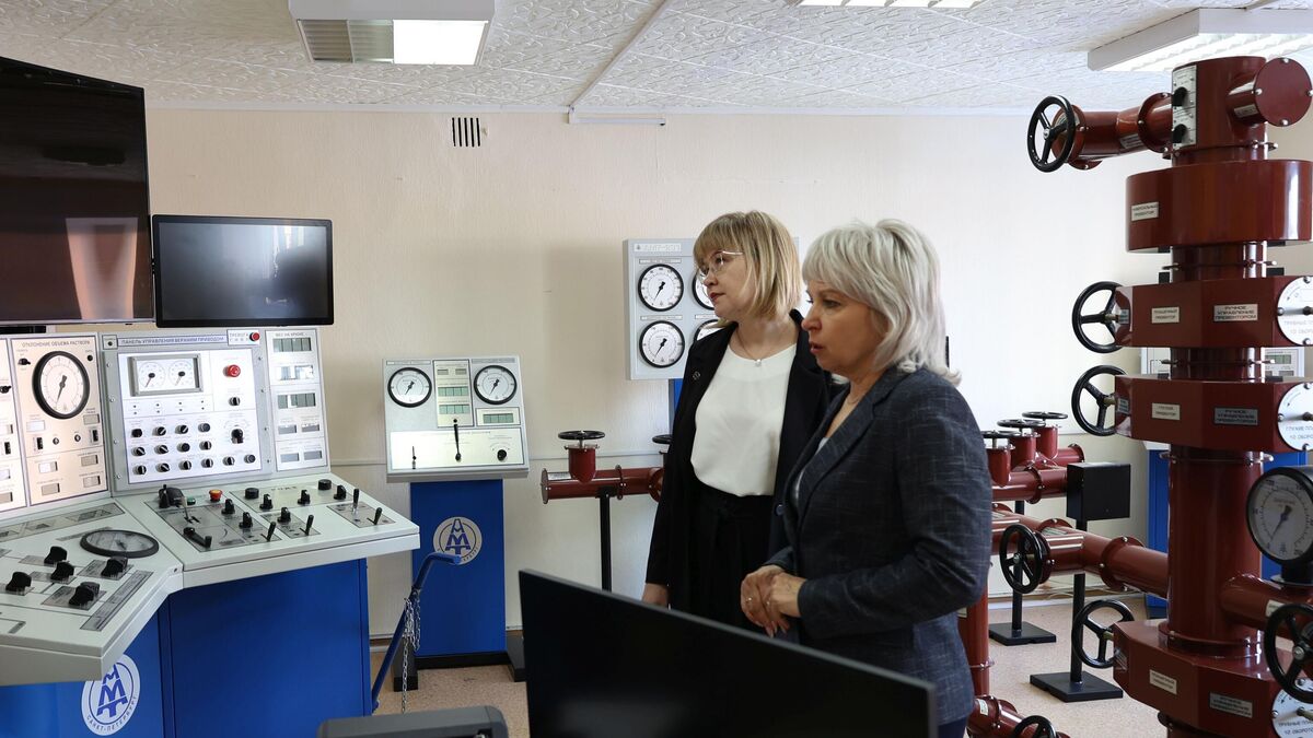 Krasnoyarsk Territory Minister of Education Tatyana Gridasova during her visit to the Taymyr college