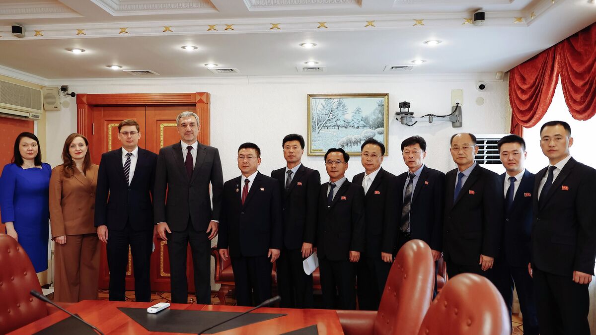 Amur Region Governor Vasily Orlov meets with South Pyongan Provincial People’s Committee Chairman Ri Song Pom  
