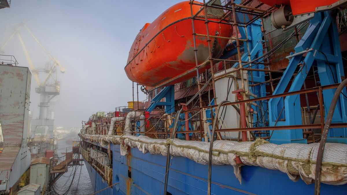 The Project 22220 nuclear-powered icebreaker Chukotka at the finishing dock of the United Shipbuilding Corporation Baltic Shipyard