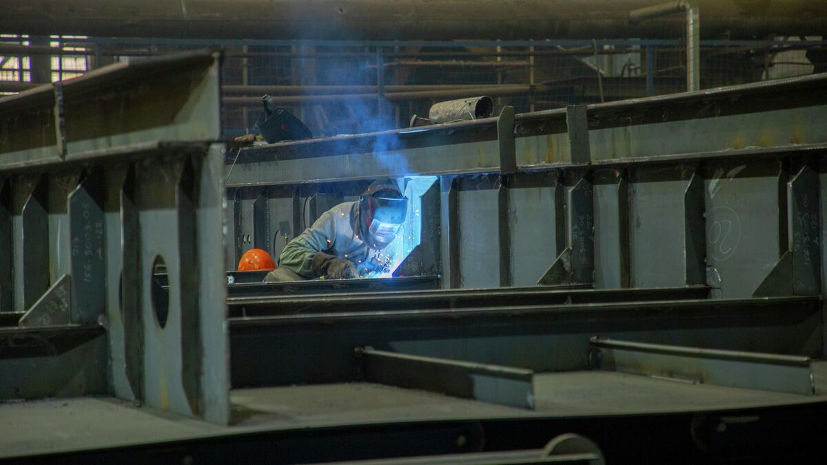 A foreman in the assembly and welding shop at the United Shipbuilding Corporation Baltic Shipyard