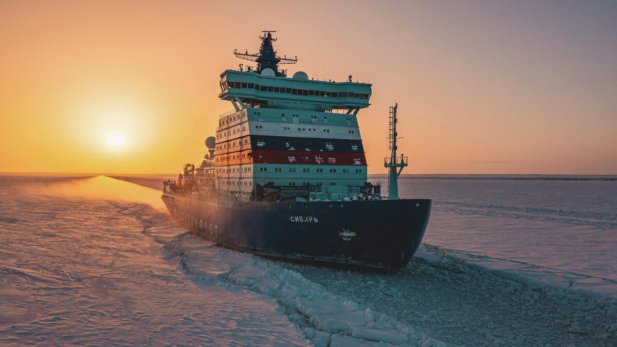 The Project 22220 nuclear-powered icebreaker Sibir in the ice