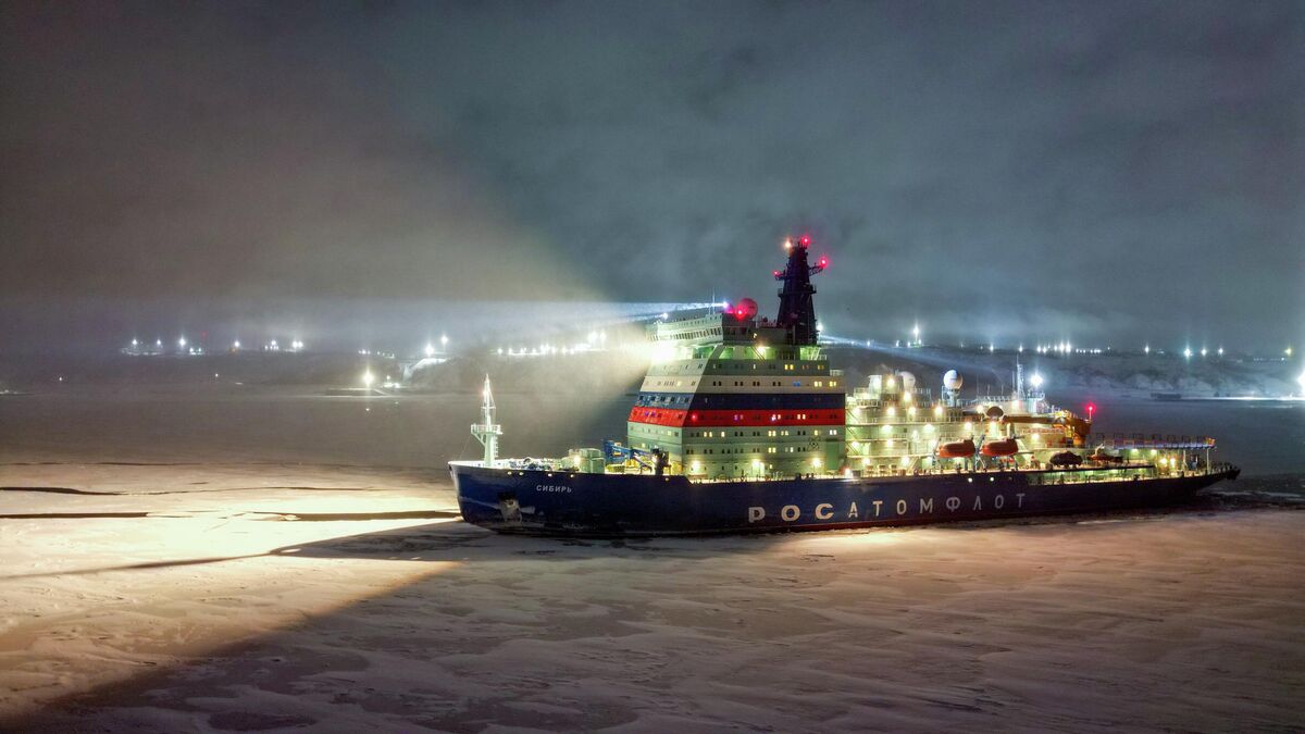 The Project 22220 nuclear-powered icebreaker Sibir in the ice