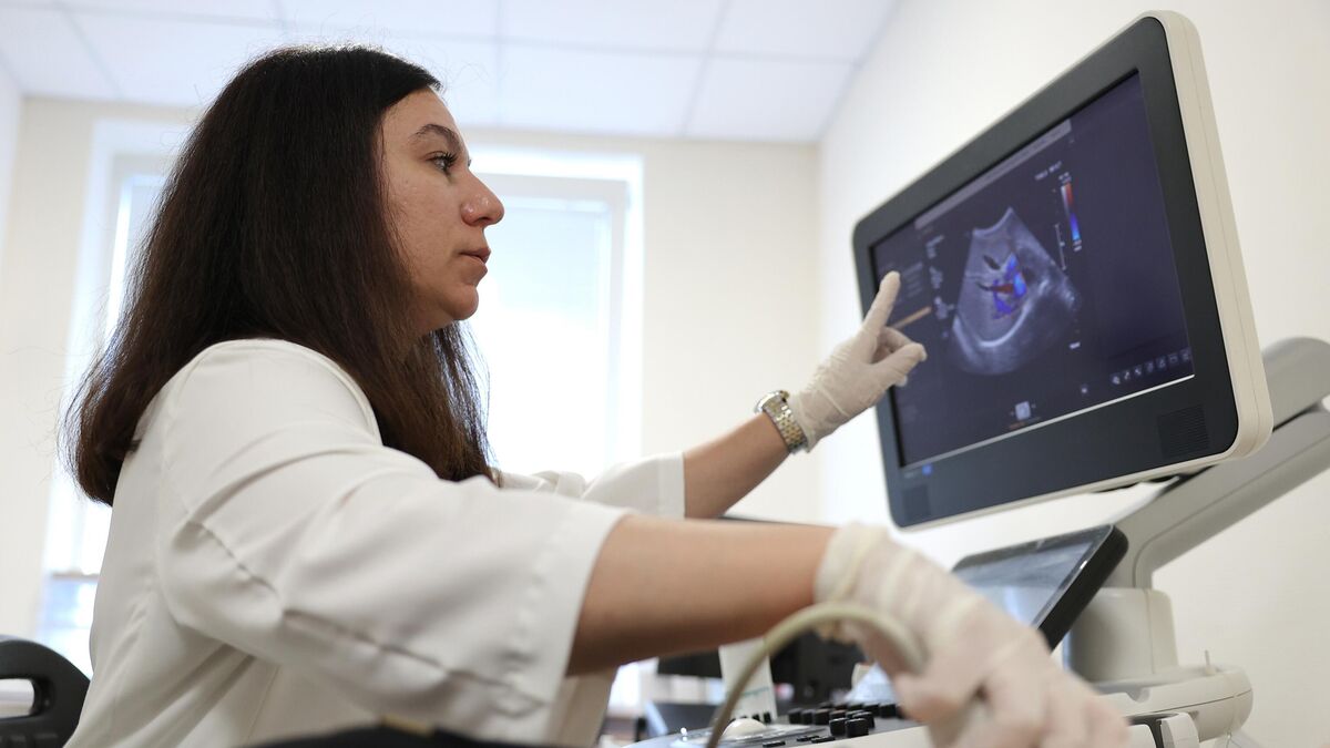 An ultrasonoscope operator diagnoses a patient