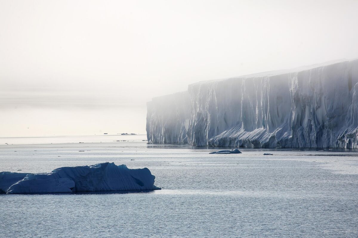  Rudolf Island, part of the Franz Josef Land Archipelago in the Barents Sea