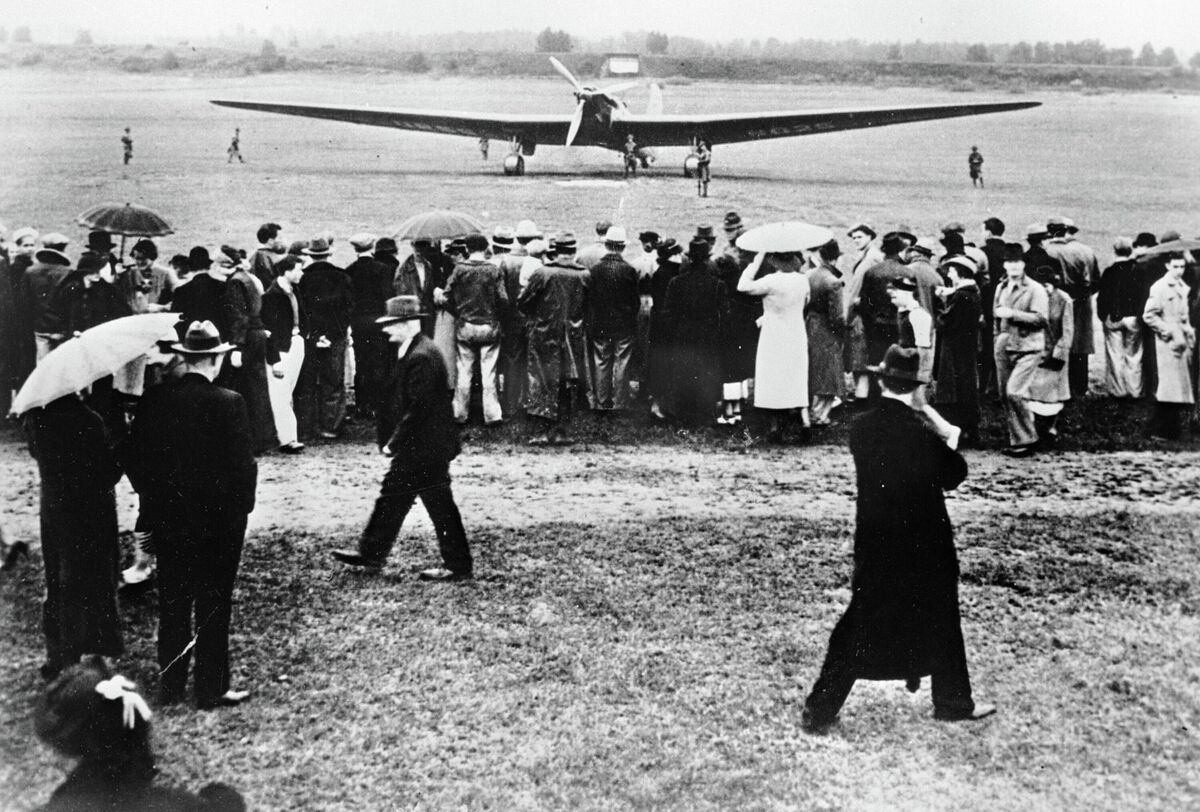 Greeting Soviet aviators at the Barracks military base airfield in Vancouver, Washington