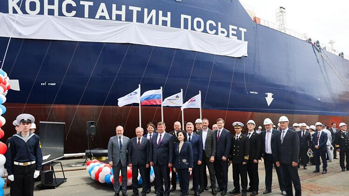 Ceremony of naming liquefied natural gas icebreaking tanker-gas carrier of the ARC7 class Konstantin Posyet

