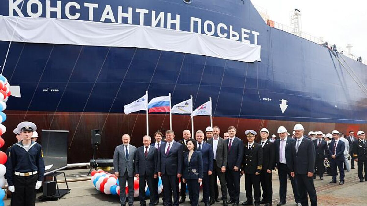 Ceremony of naming liquefied natural gas icebreaking tanker-gas carrier of the ARC7 class Konstantin Posyet

