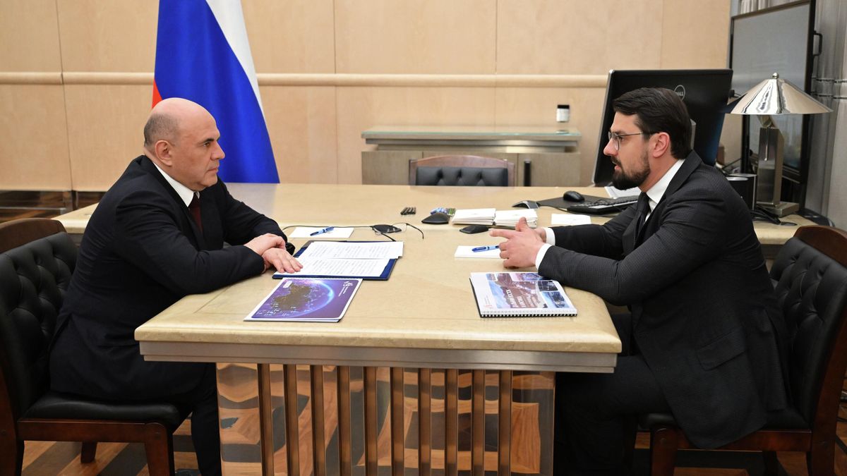 Russian Prime Minister Mikhail Mishustin and Head of the Corporation for the Development of the Far East and the Arctic, Nikolai Zapryagayev