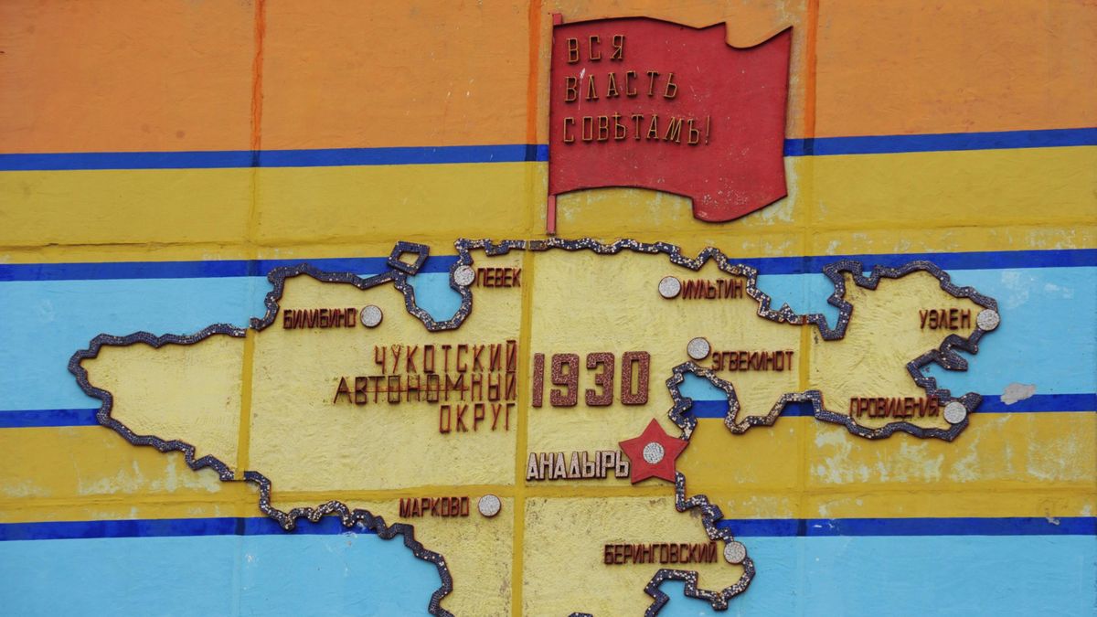 A map on the facade of a residential house in Anadyr 