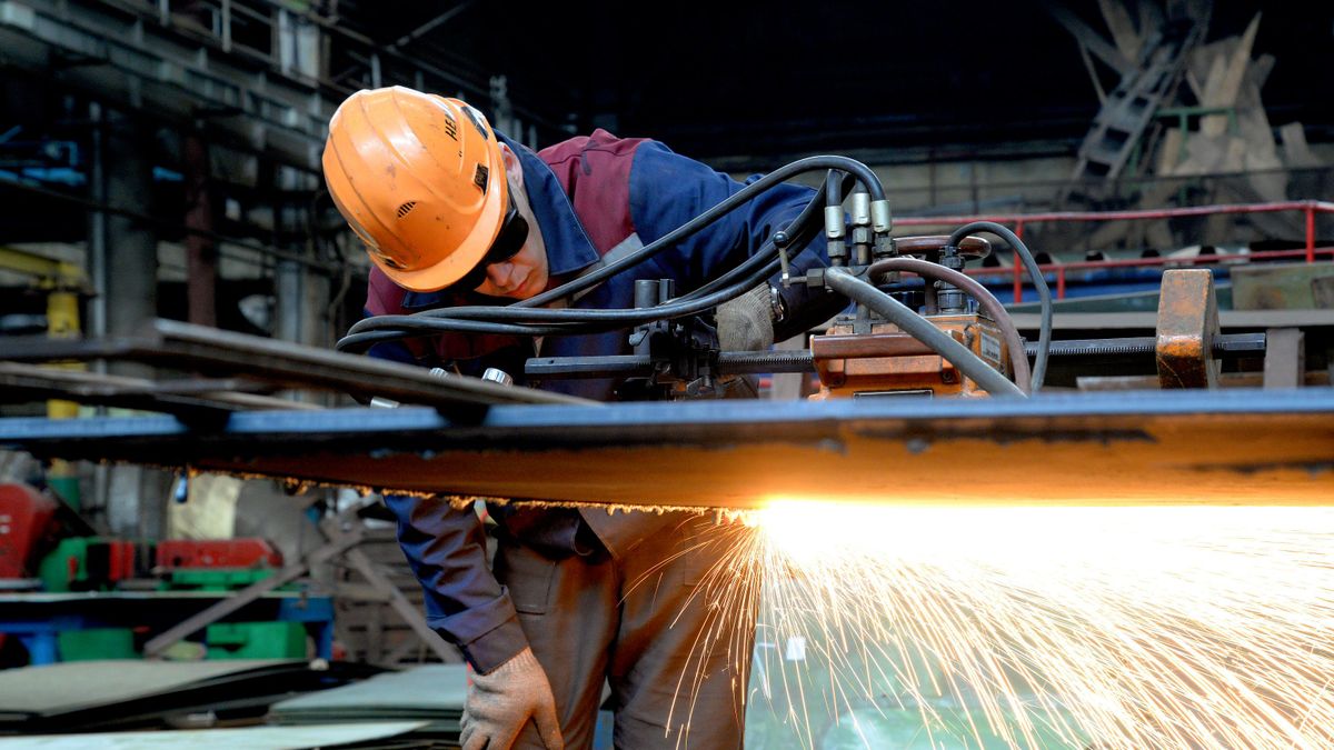 An employee of the Khabarovsk Shipbuilding Plant