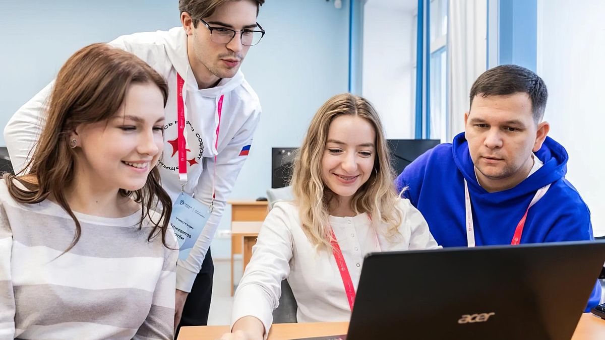Participants in the Forum of Young Scientists Polyus 