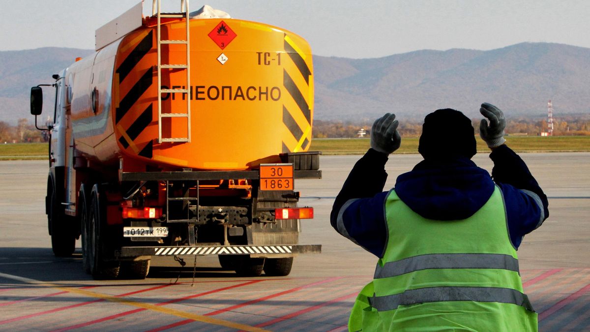 Fuel servicer
