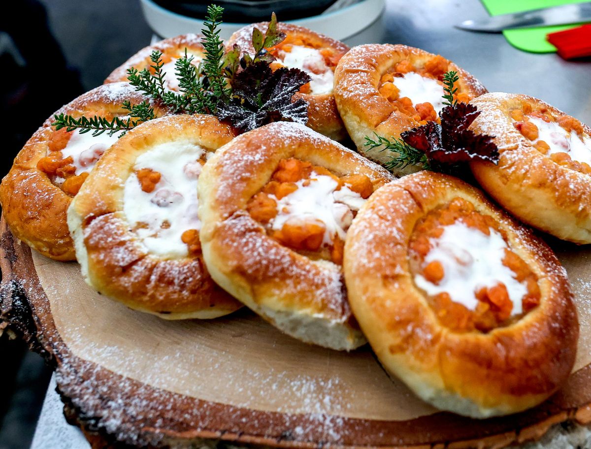 Cloudberry cakes