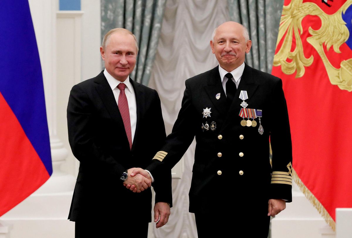 President of Russia Vladimir Putin and Captain of the LNG tanker Christophe de Margerie Sergei Zybko at the awards ceremony in the Catherine Hall of the Kremlin