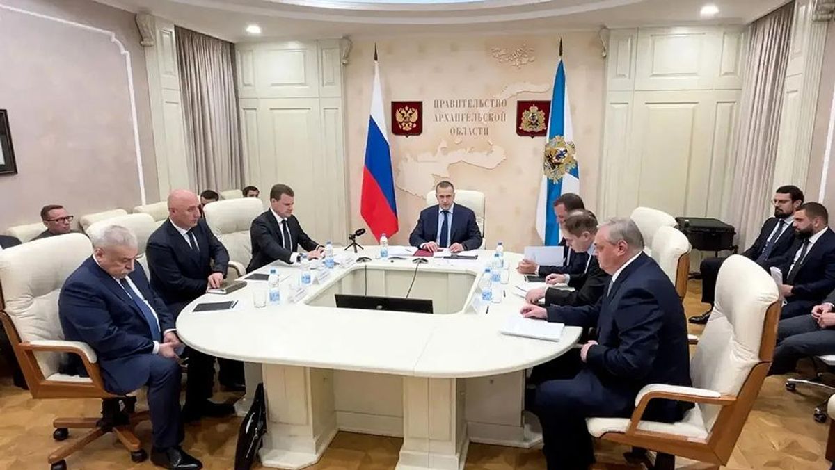 Deputy Prime Minister and Presidential Plenipotentiary Envoy to the Far Eastern Federal District, Yury Trutnev, at a meeting on the “Development of the Russian Arctic Zone and the Trans-Arctic Transport Corridor” project