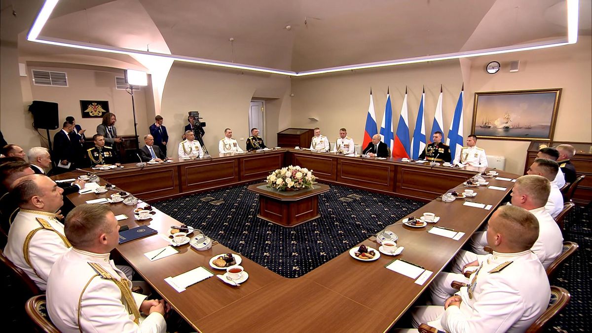 Vladimir Putin at a meeting with Navy personnel in St. Petersburg