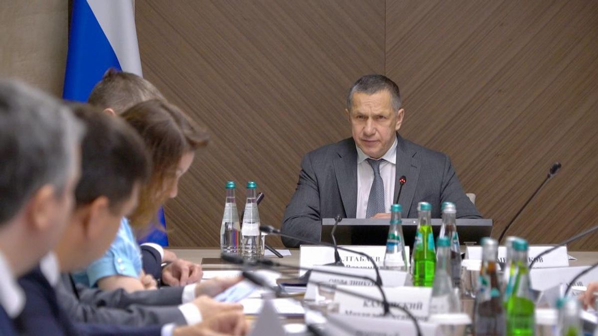 Yury Trutnev chairs a meeting on the development of Russia’s own dredging fleet