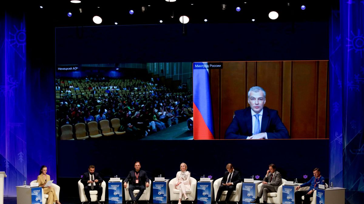 At the Plenary Session of the 5th Youth Environmental Forum The Arctic. The Ice Has Broken
