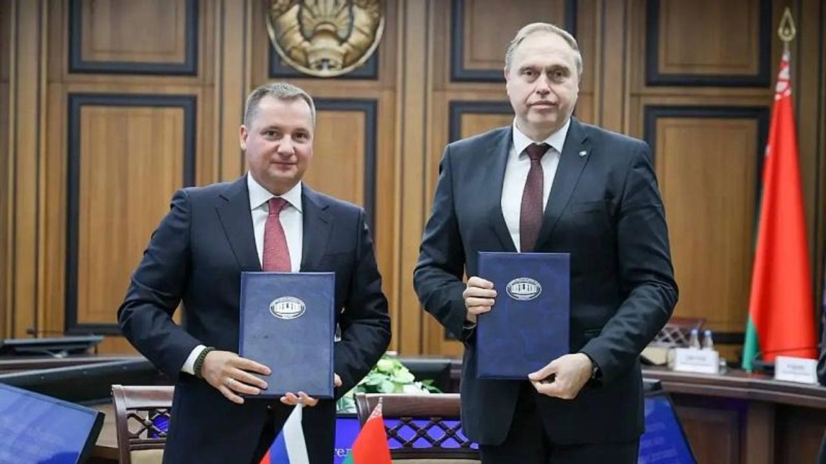 Arkhangelsk Region Governor Alexander Tsybulsky and Chairman of the Presidium of the National Academy of Sciences of Belarus Vladimir Karanik