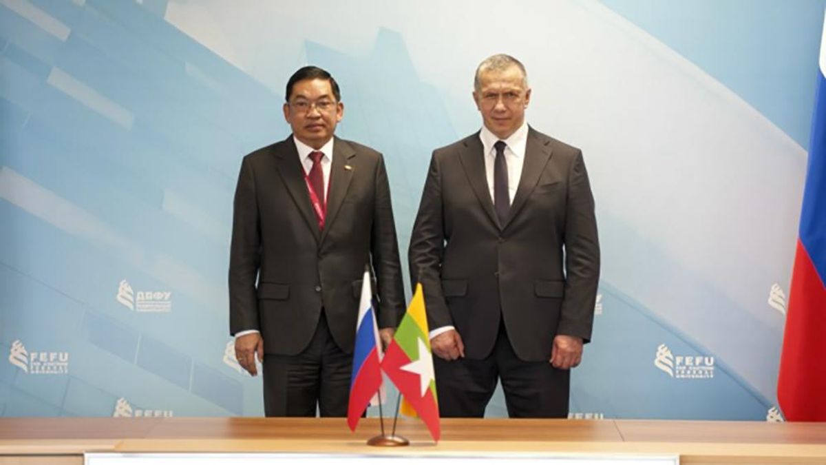 Deputy Prime Minister and Presidential Plenipotentiary Envoy to the Far Eastern Federal District Yury Trutnev at a meeting with First Vice President of the Republic of the Union of Myanmar Nyo Saw on the sidelines of the 11th Eastern Economic Forum