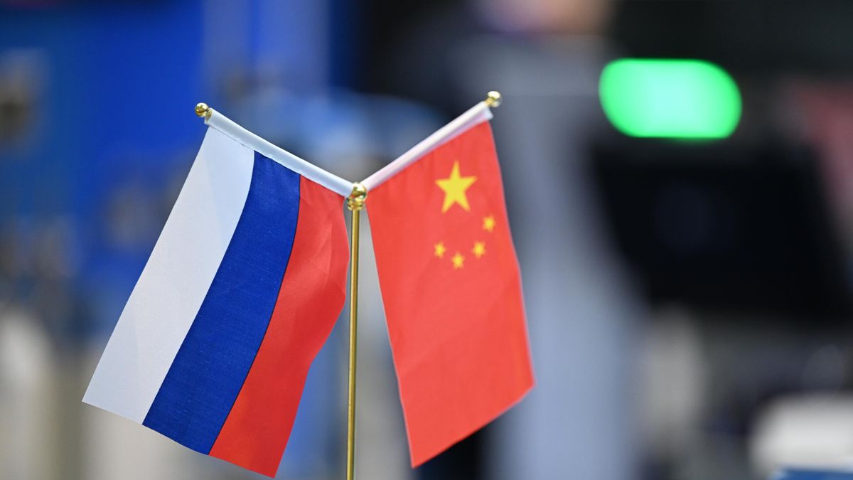 Flags of Russia and China