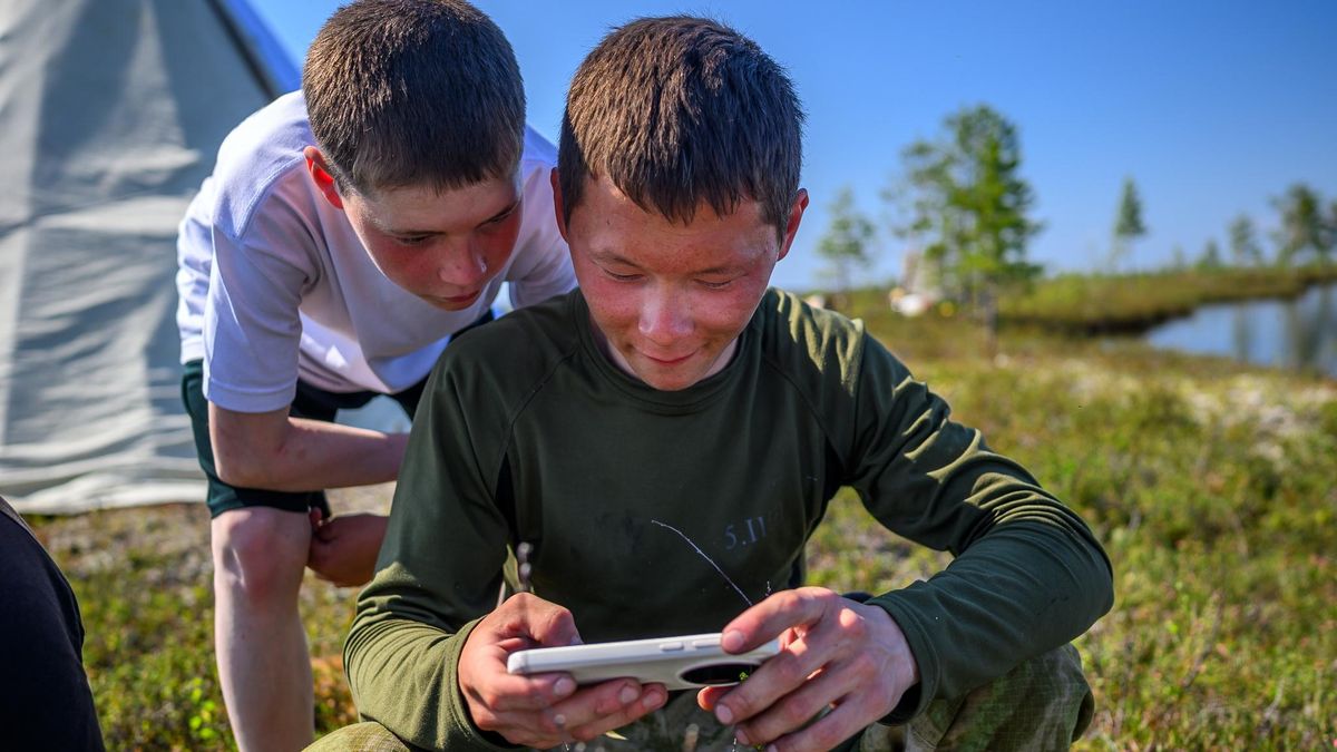 Children representing the indigenous peoples of the North in Yamal