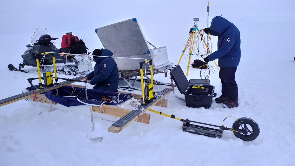 Monitoring natural conditions on the continental shelf and in river estuaries in the Russian Arctic